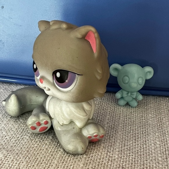 LPS Persian Cat #251 with bear AUTHENTIC red magnet dated 2005 on base blue eyes - Picture 1 of 10